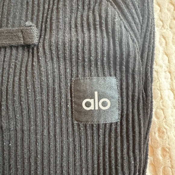 ALO Yoga Muse Sweatpants in Black - Picture 7 of 7